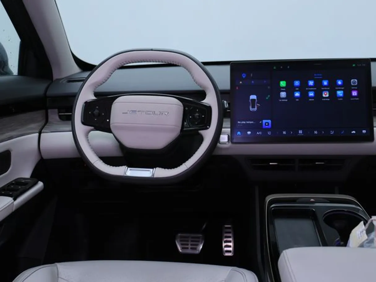 Car image 15