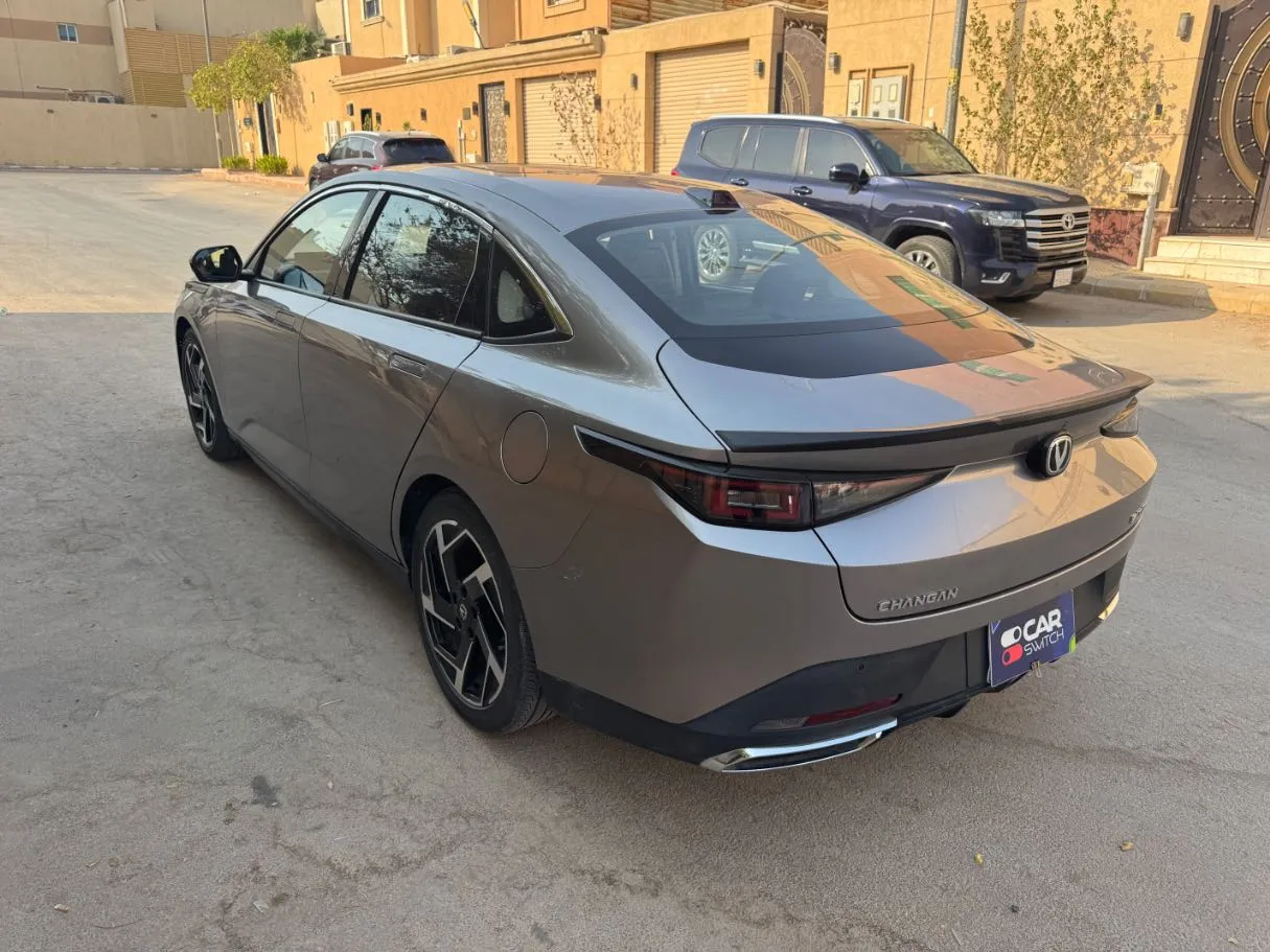 Car image 7