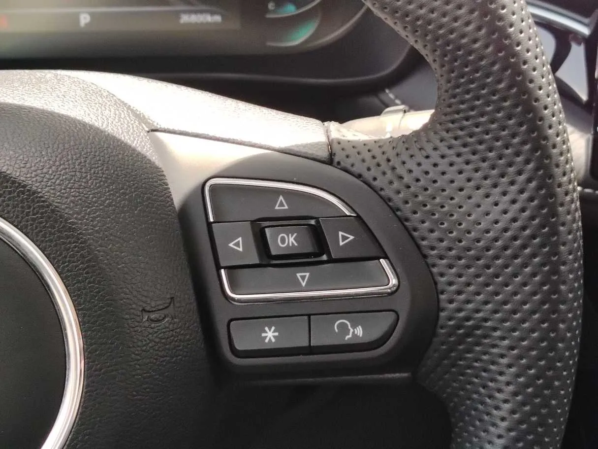 Car image 26