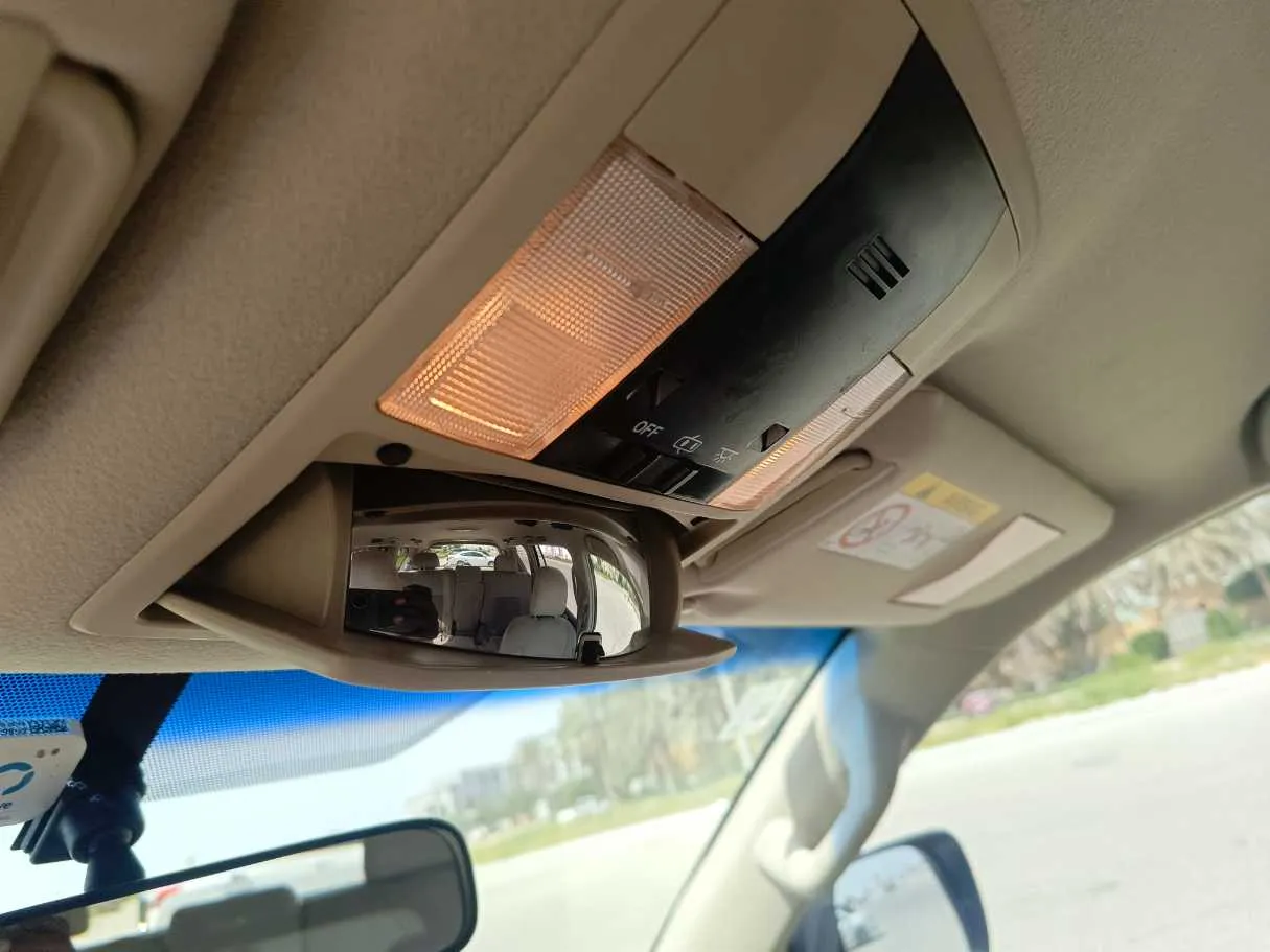Car image 30