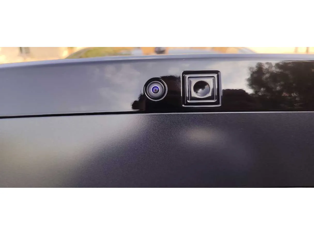 Car image 30