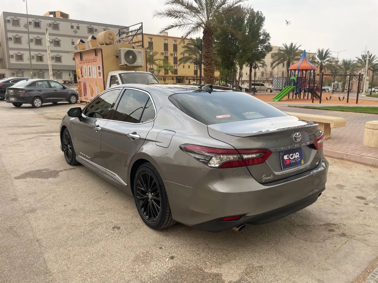 Car image 7