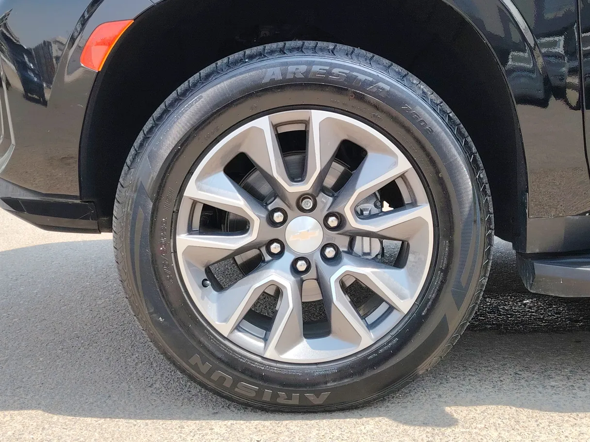 Car image 10
