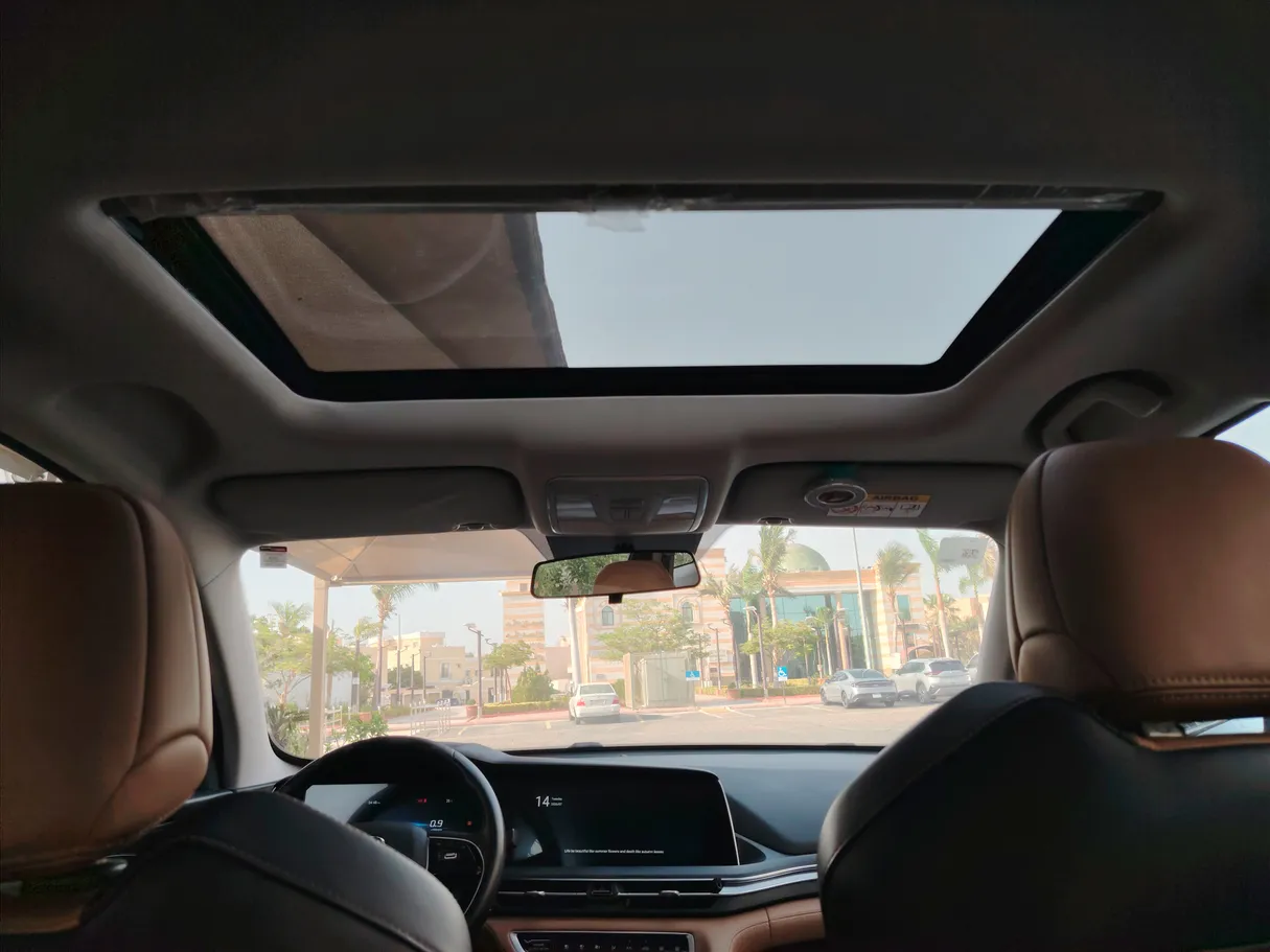 Car image 16
