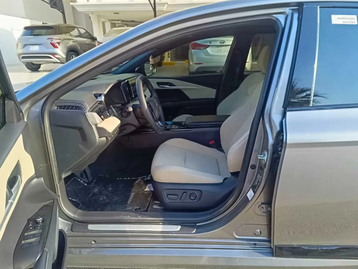 Car image 18