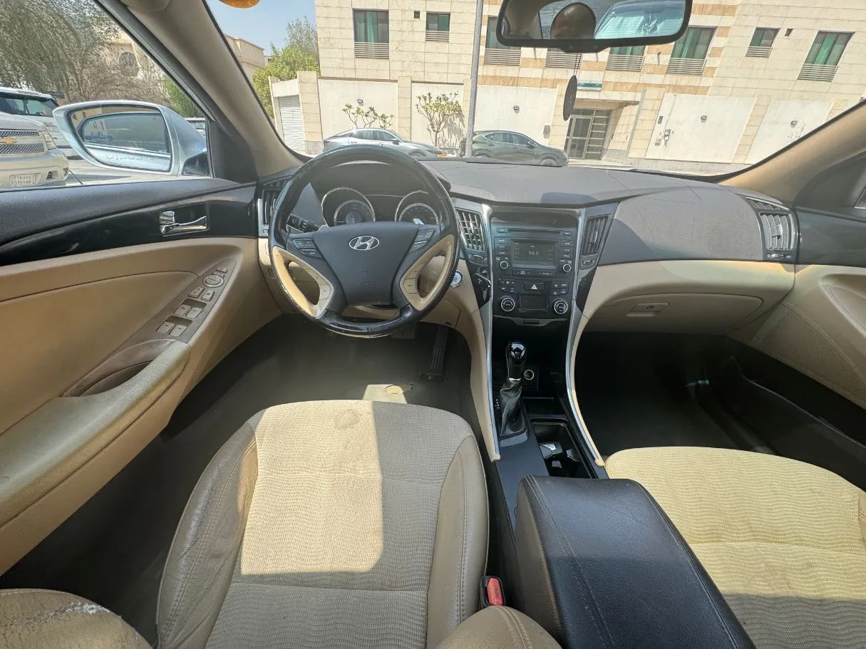 Car image 15