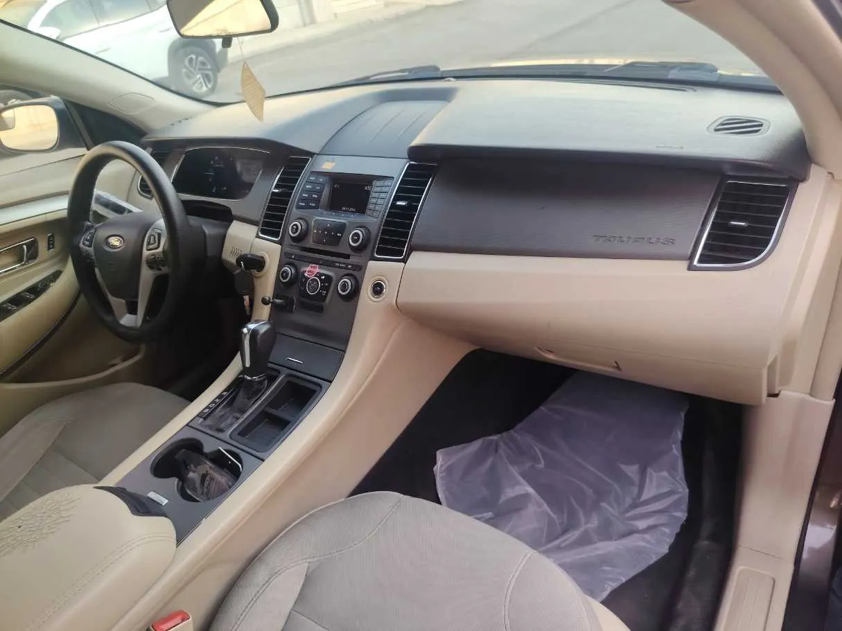 Car image 14