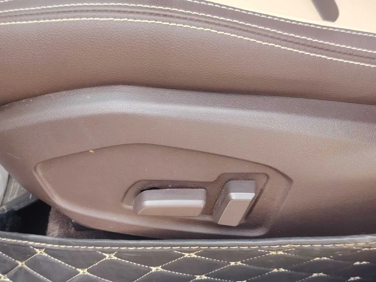 Car image 33
