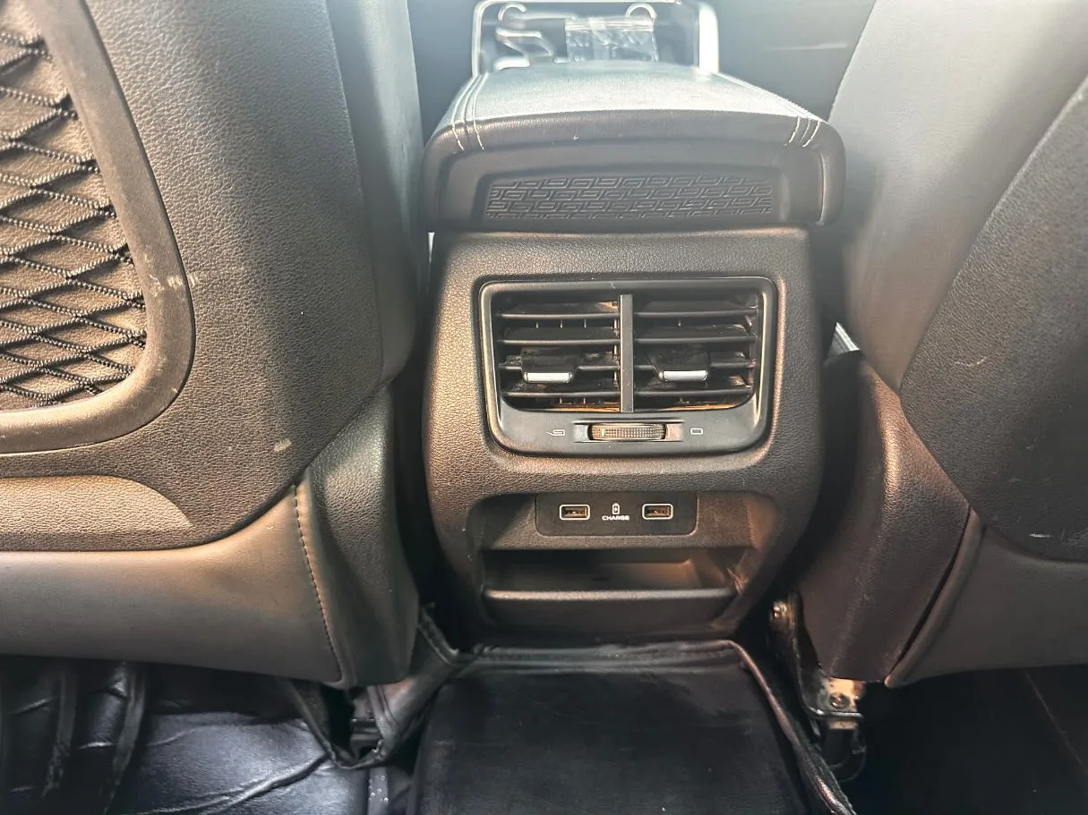 Car image 29