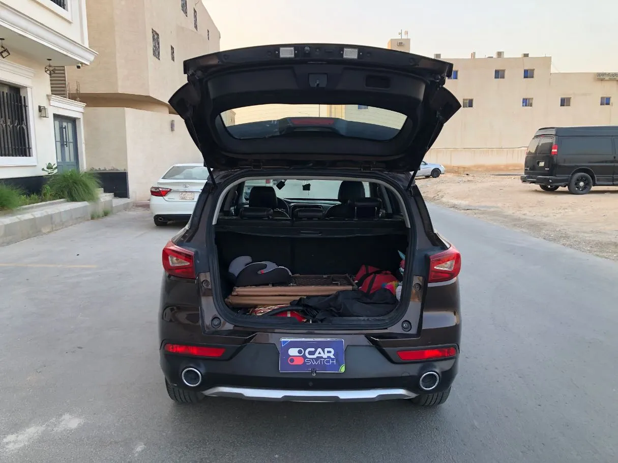 Car image 18