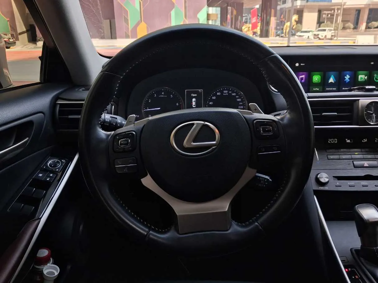 Car image 19