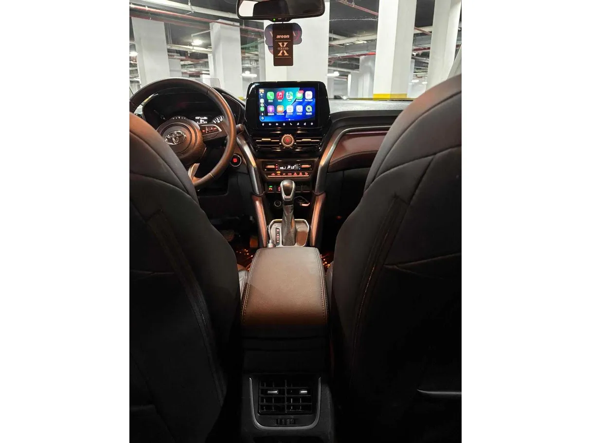 Car image 17