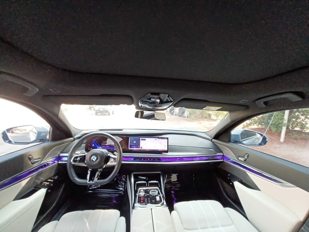 Car image 13