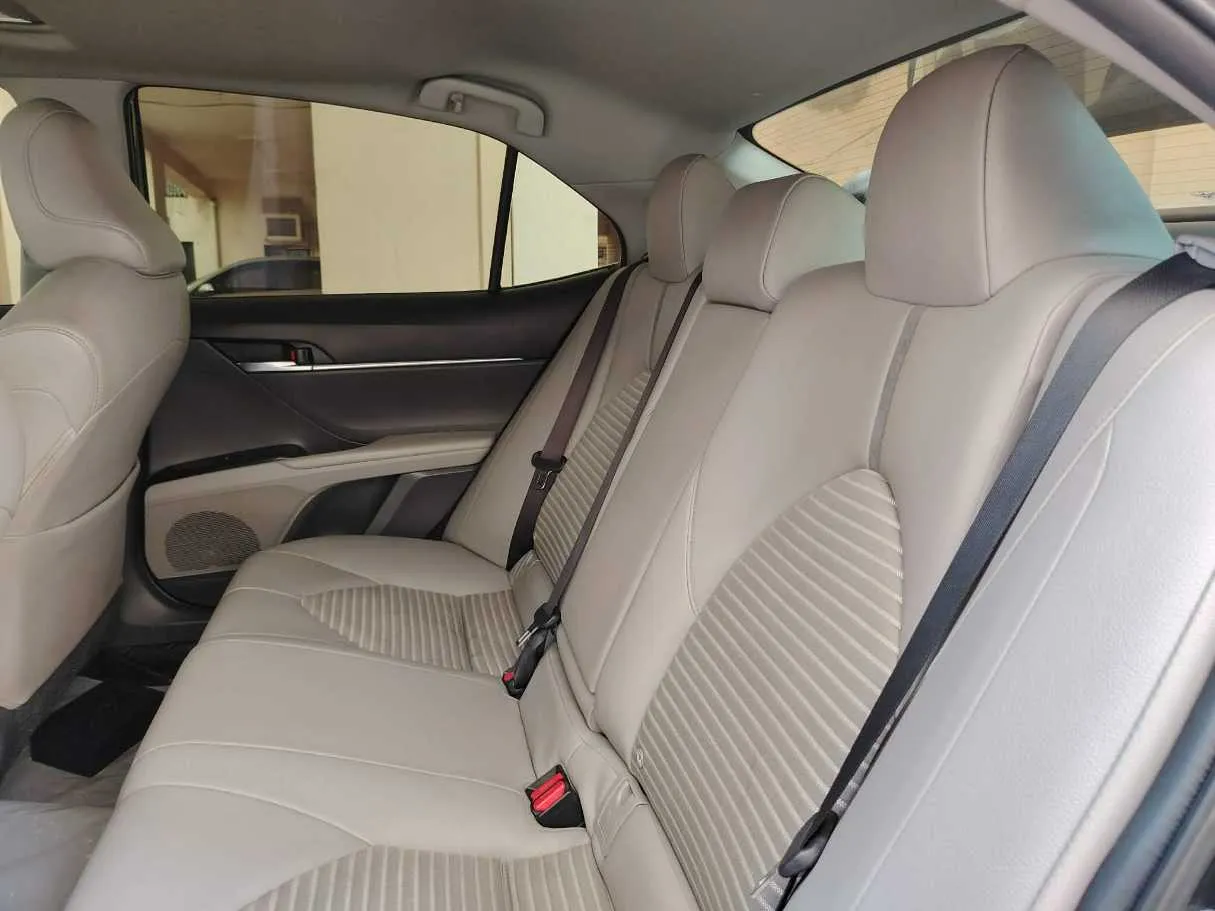 Car image 18