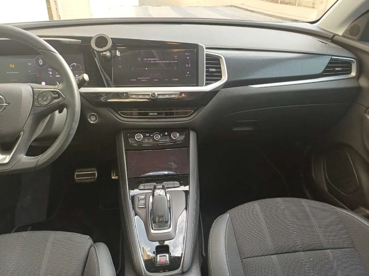 Car image 16