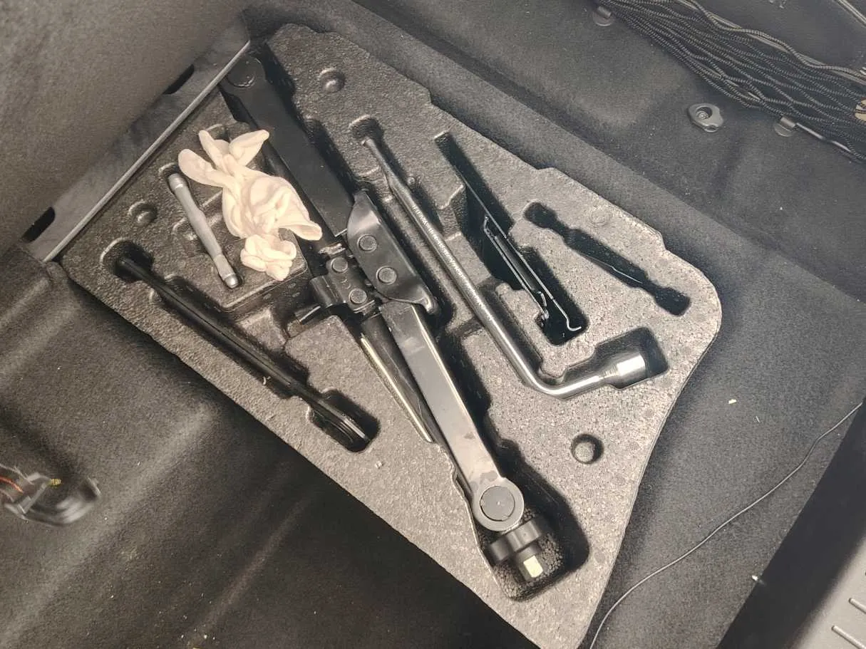 Car image 36