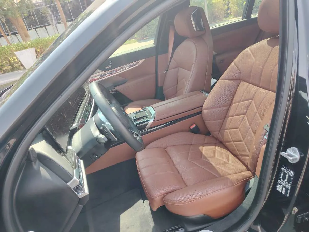 Car image 13