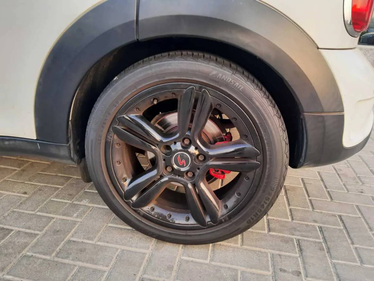 Car image 9