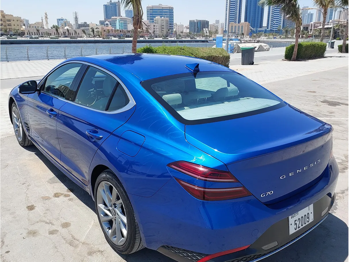 Car image 4