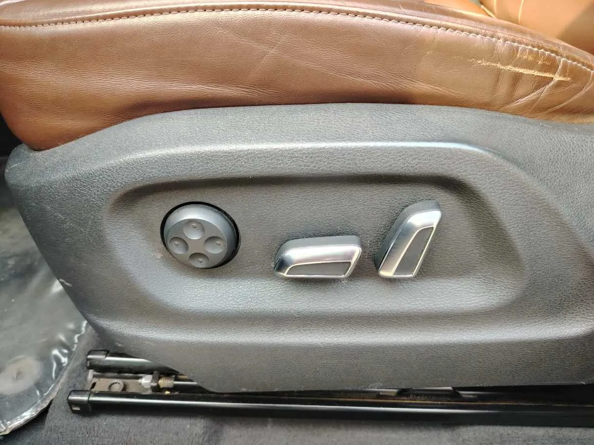 Car image 35