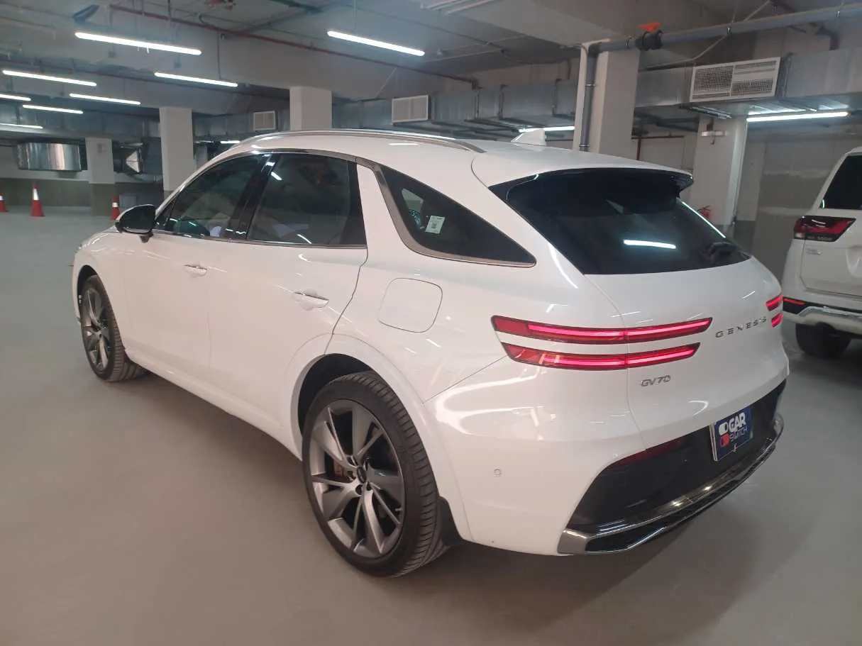 Car image 7