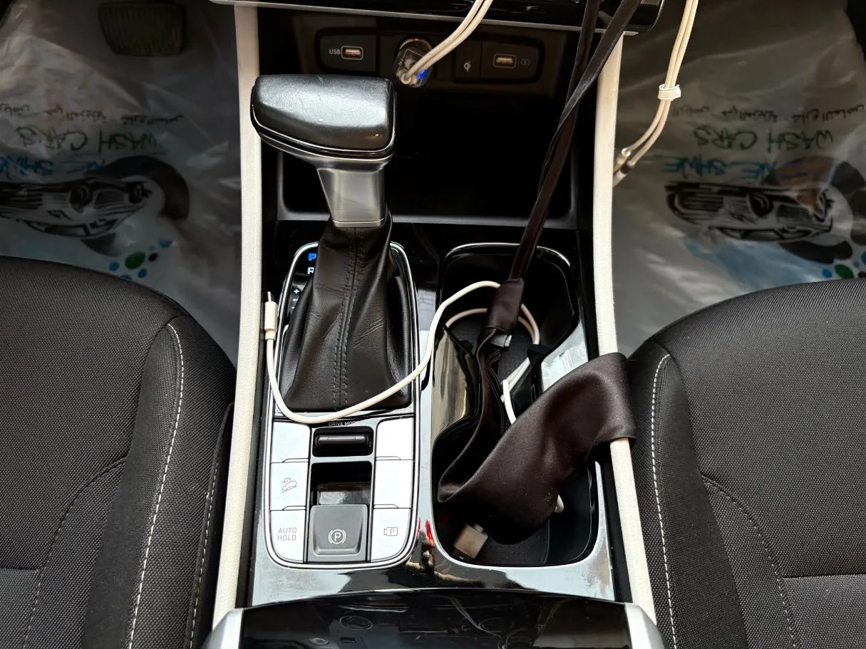 Car image 19