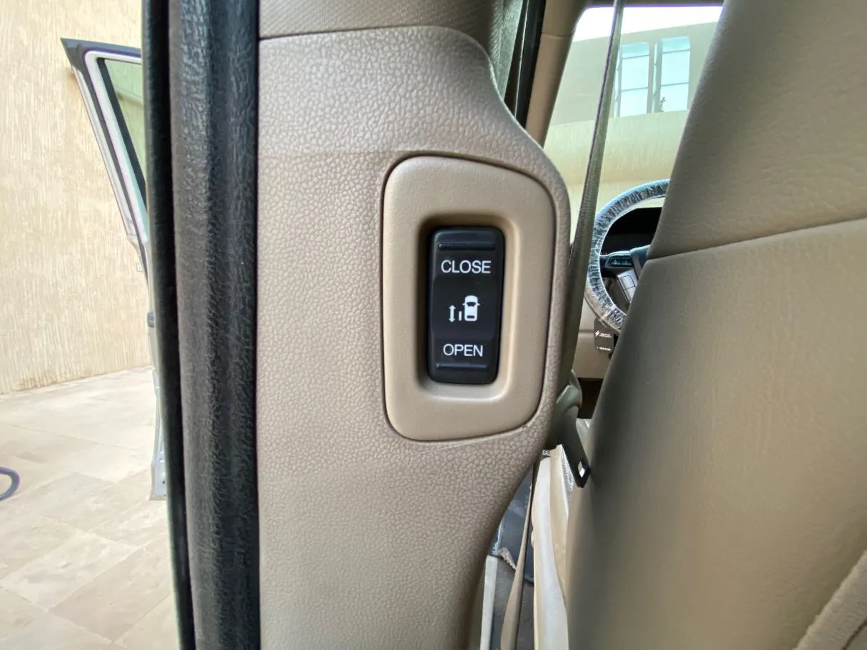 Car image 27