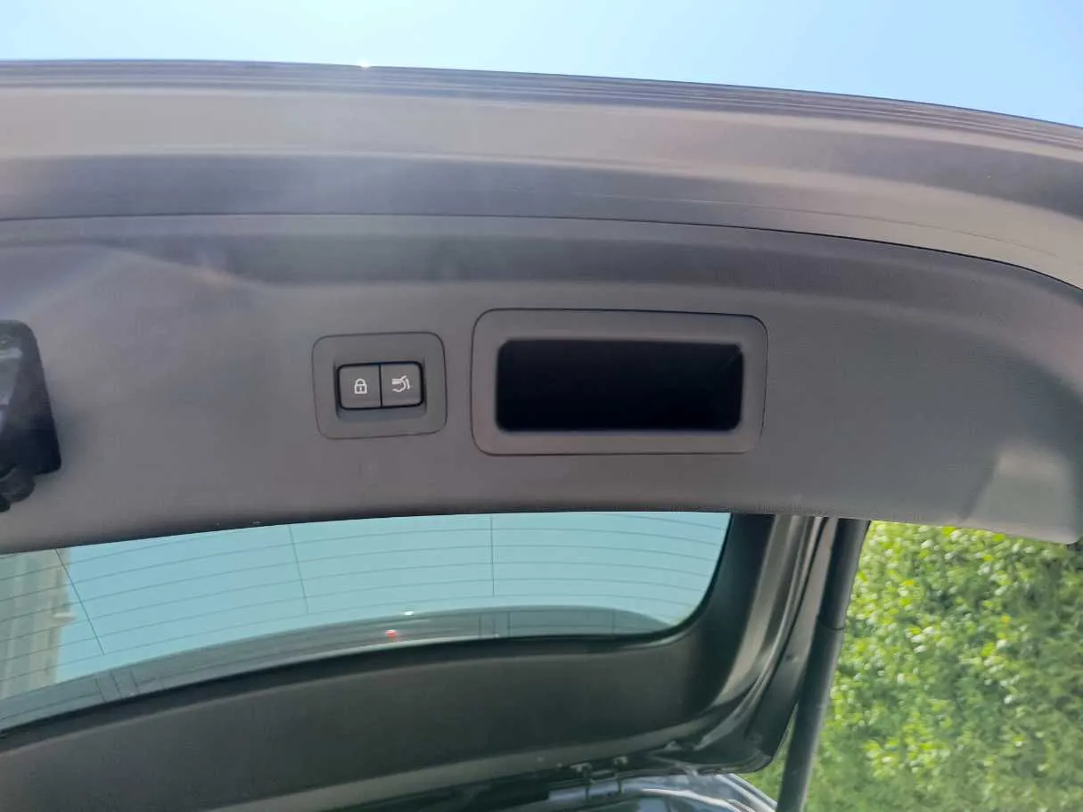 Car image 34
