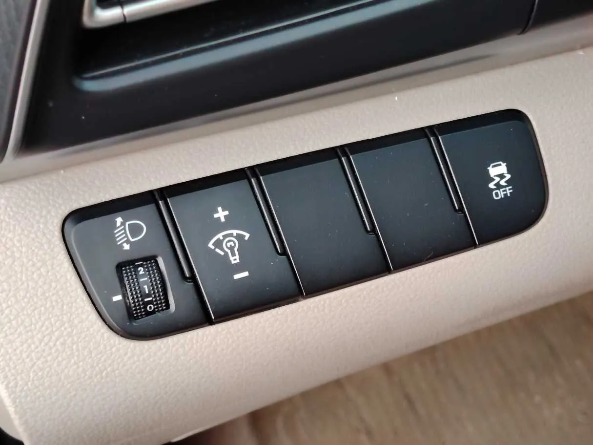 Car image 27