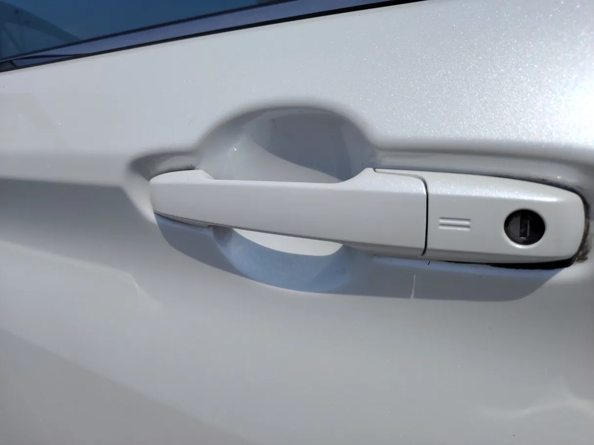 Car image 26