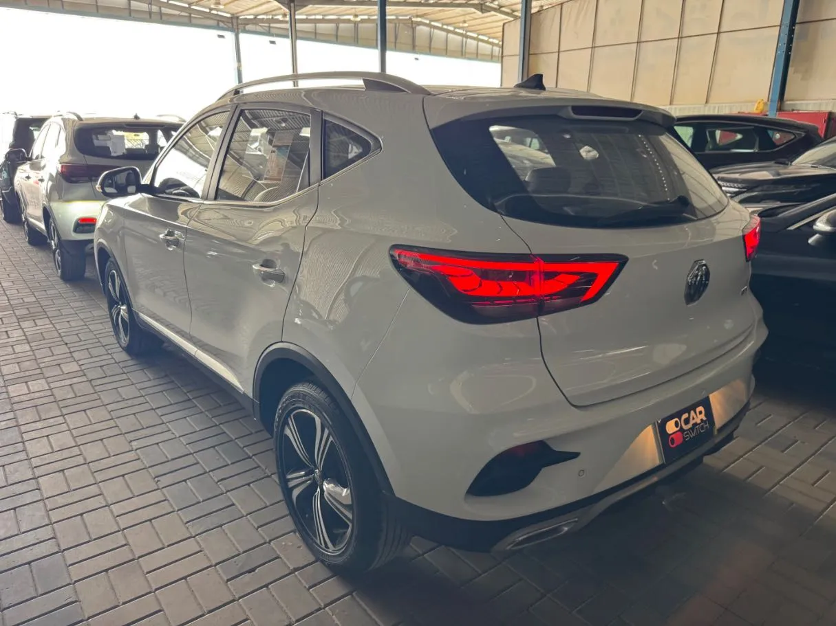 Car image 6