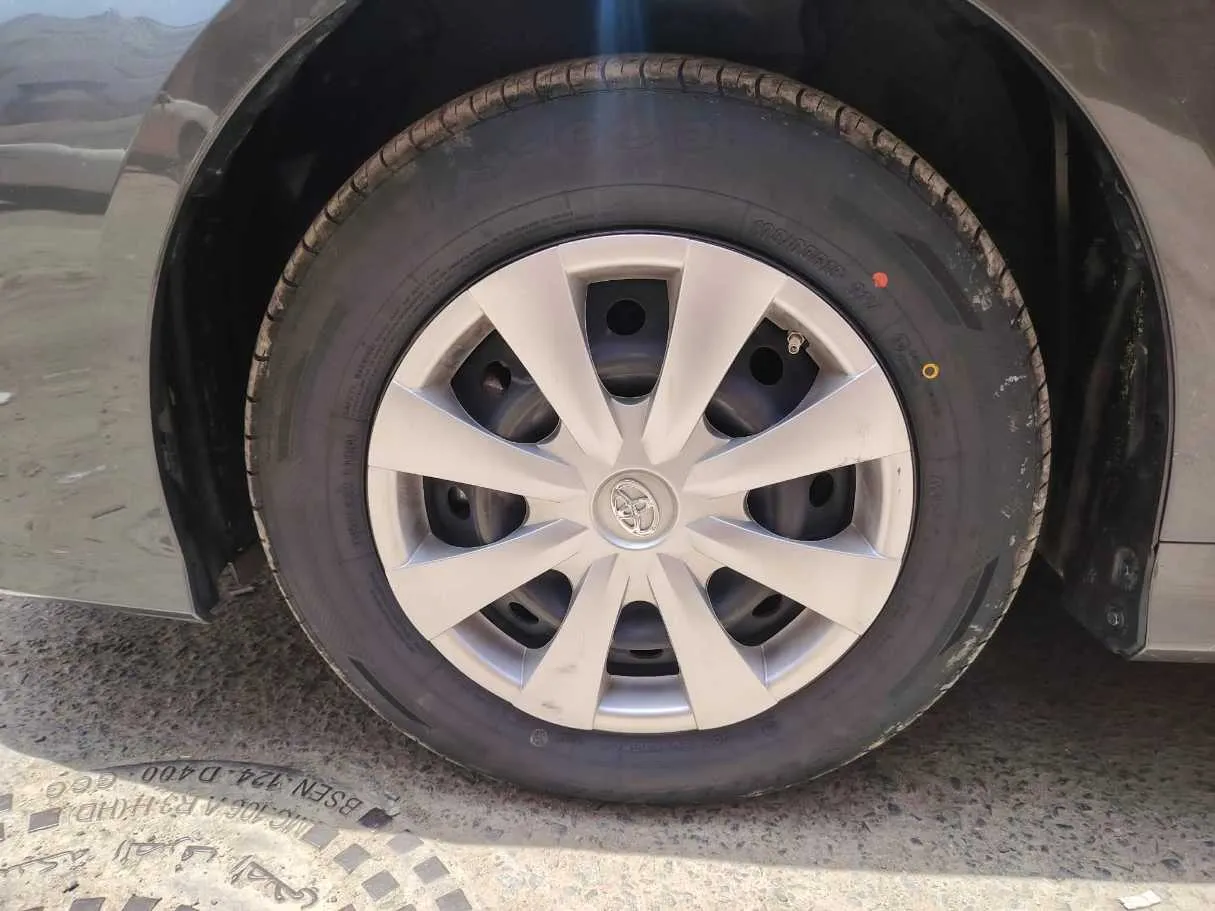 Car image 10