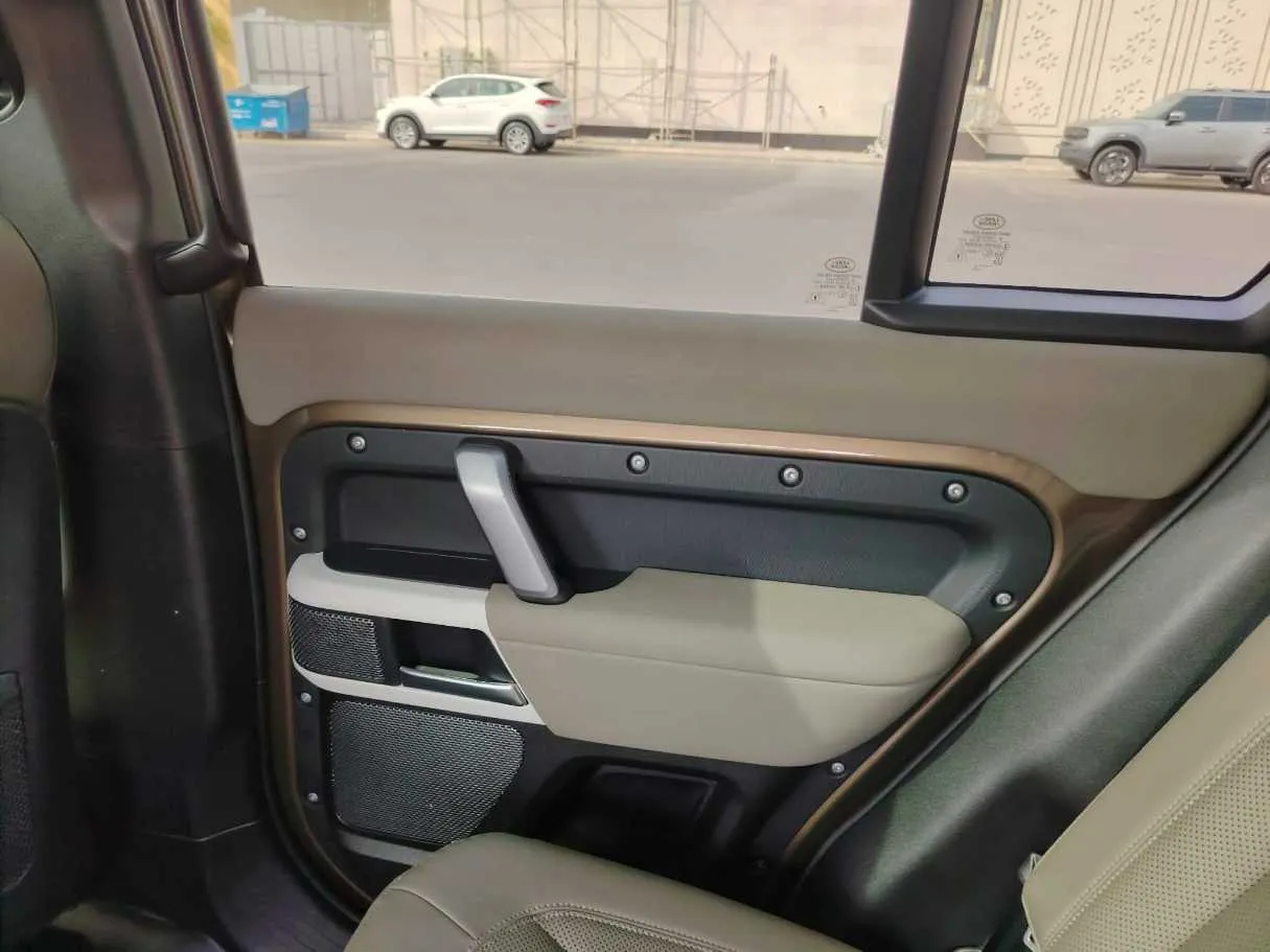 Car image 32