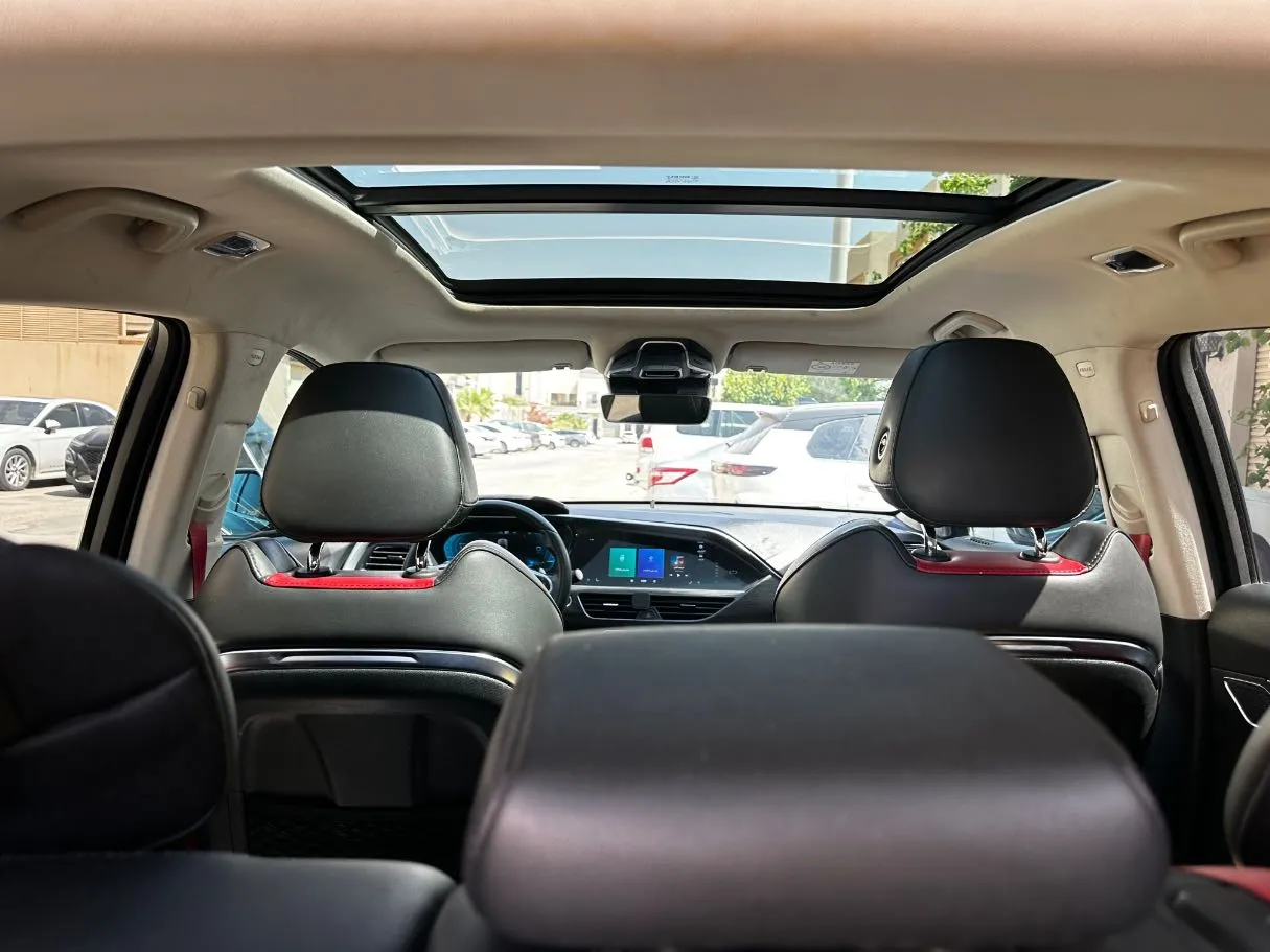 Car image 15