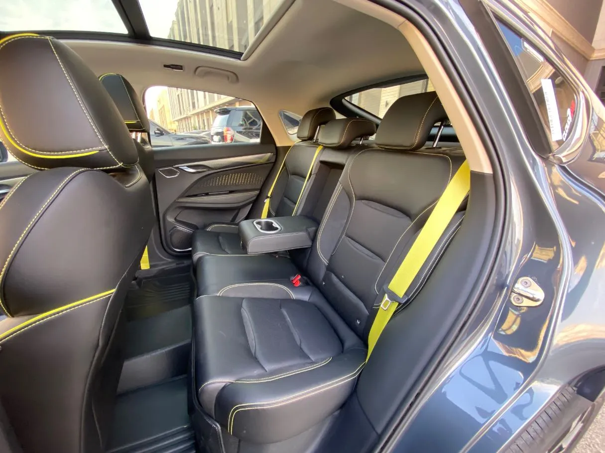 Car image 13