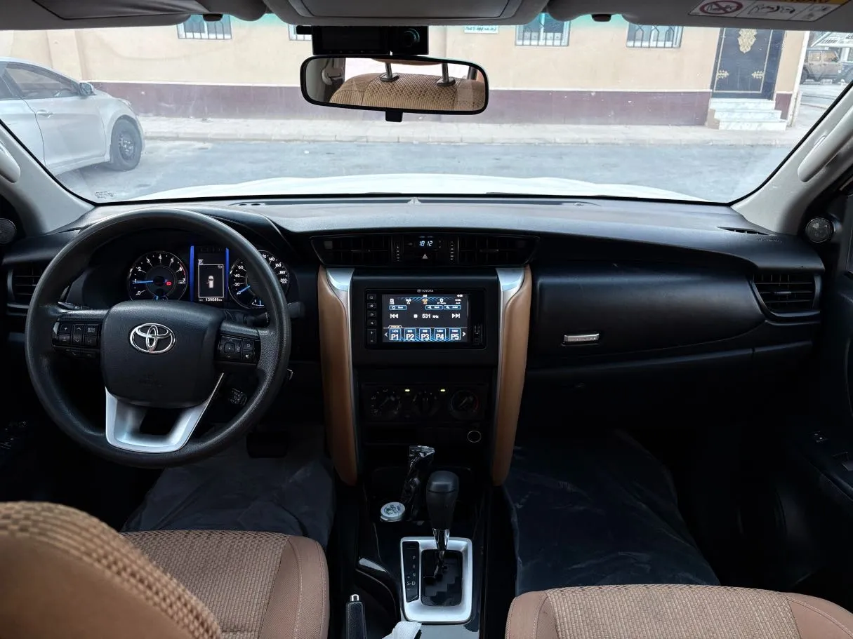Car image 18