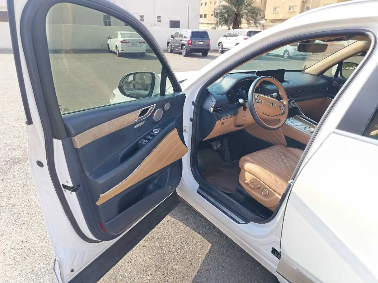 Car image 12