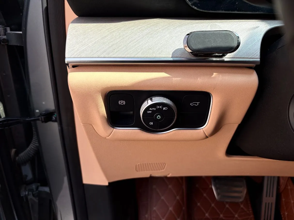 Car image 29