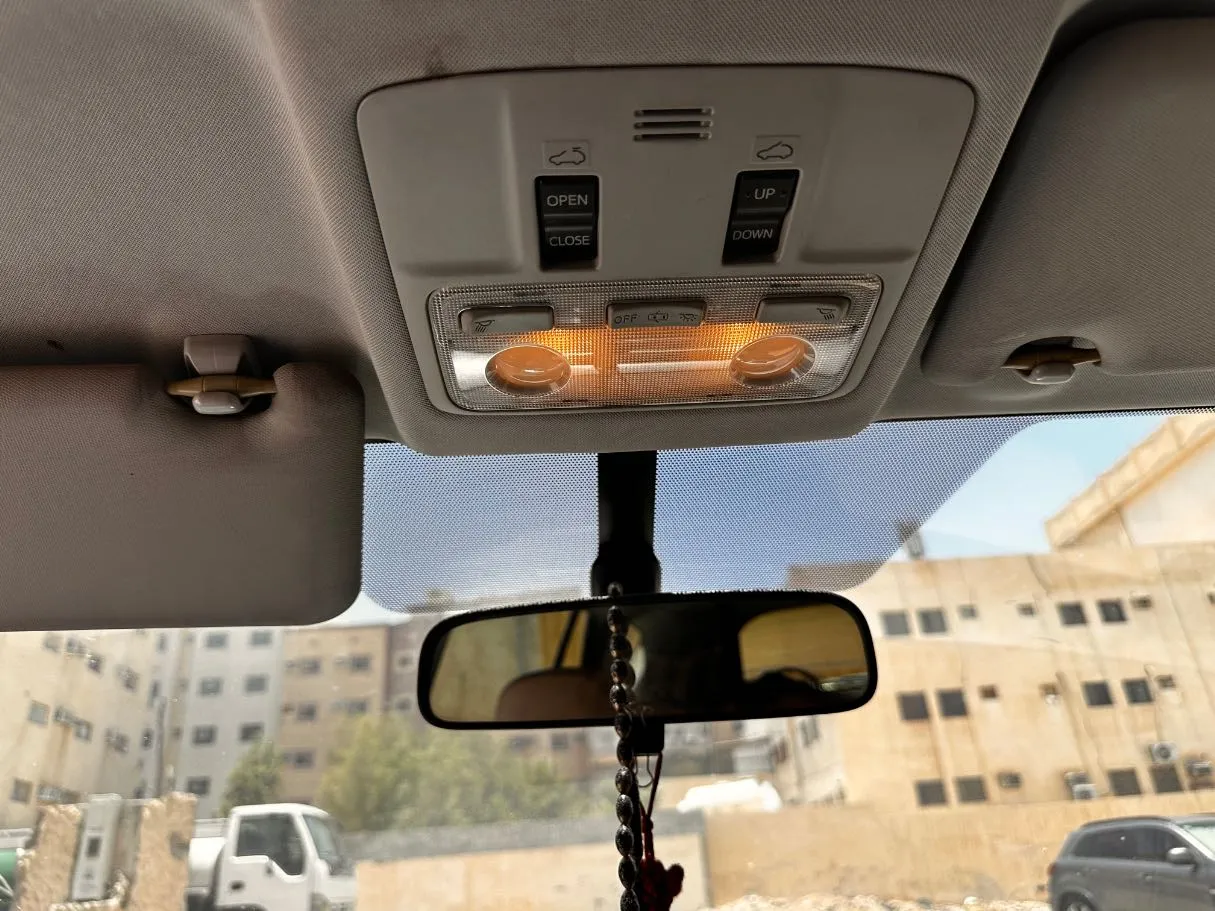 Car image 24