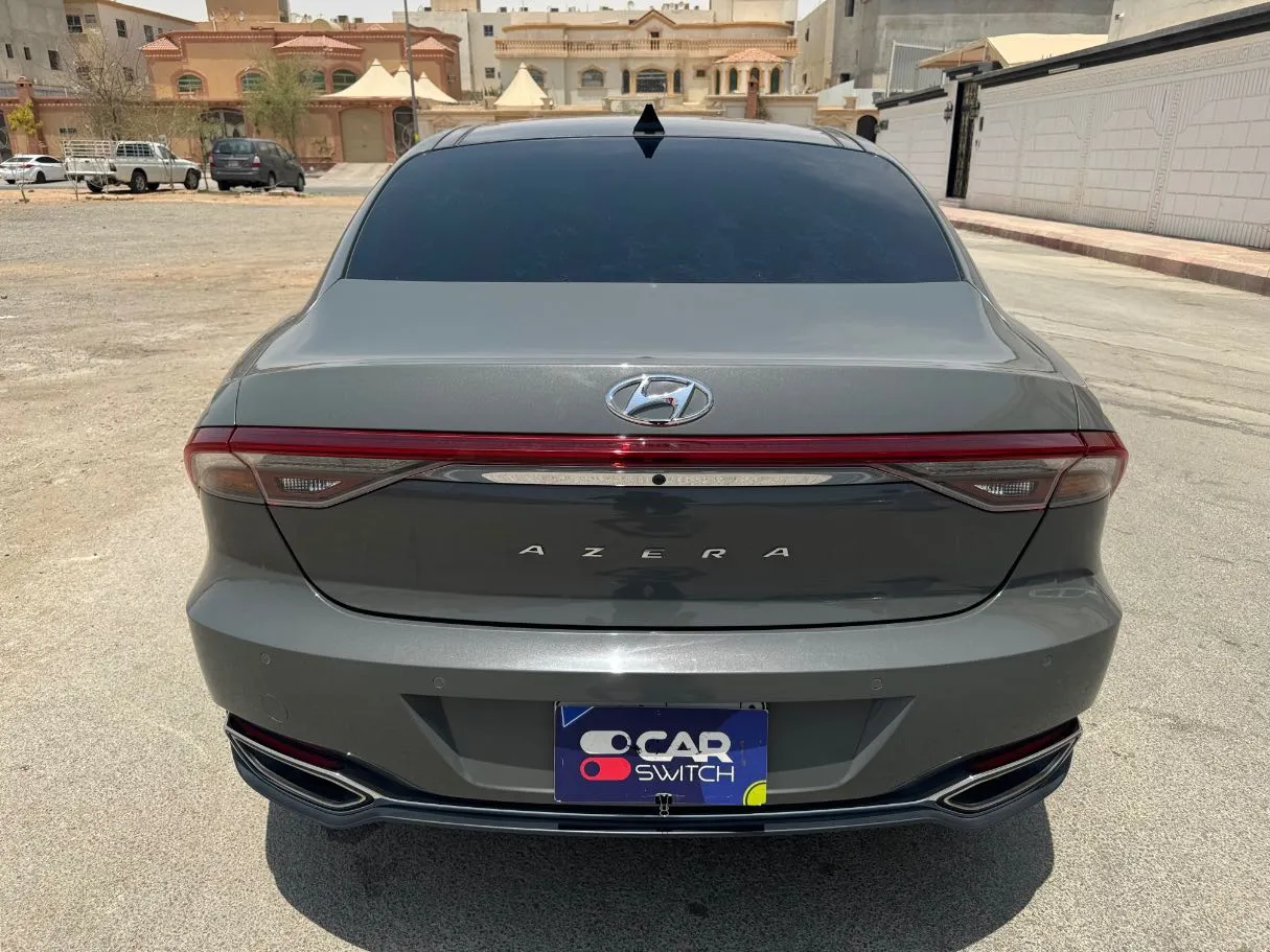 Car image 6
