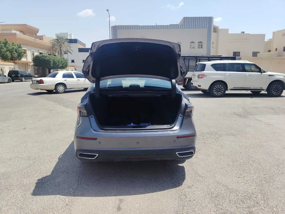 Car image 25