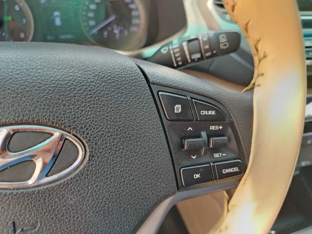Car image 26
