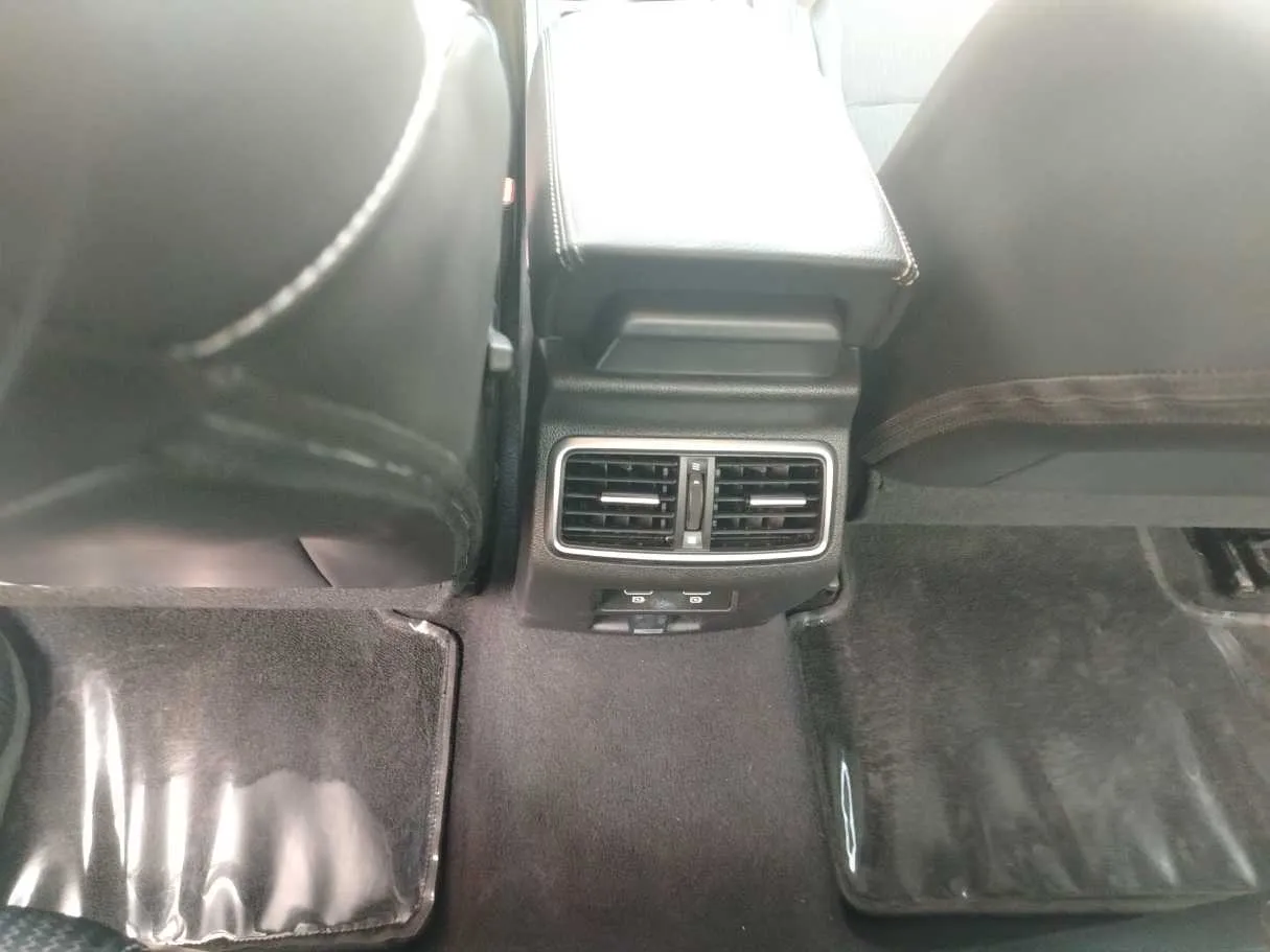 Car image 34