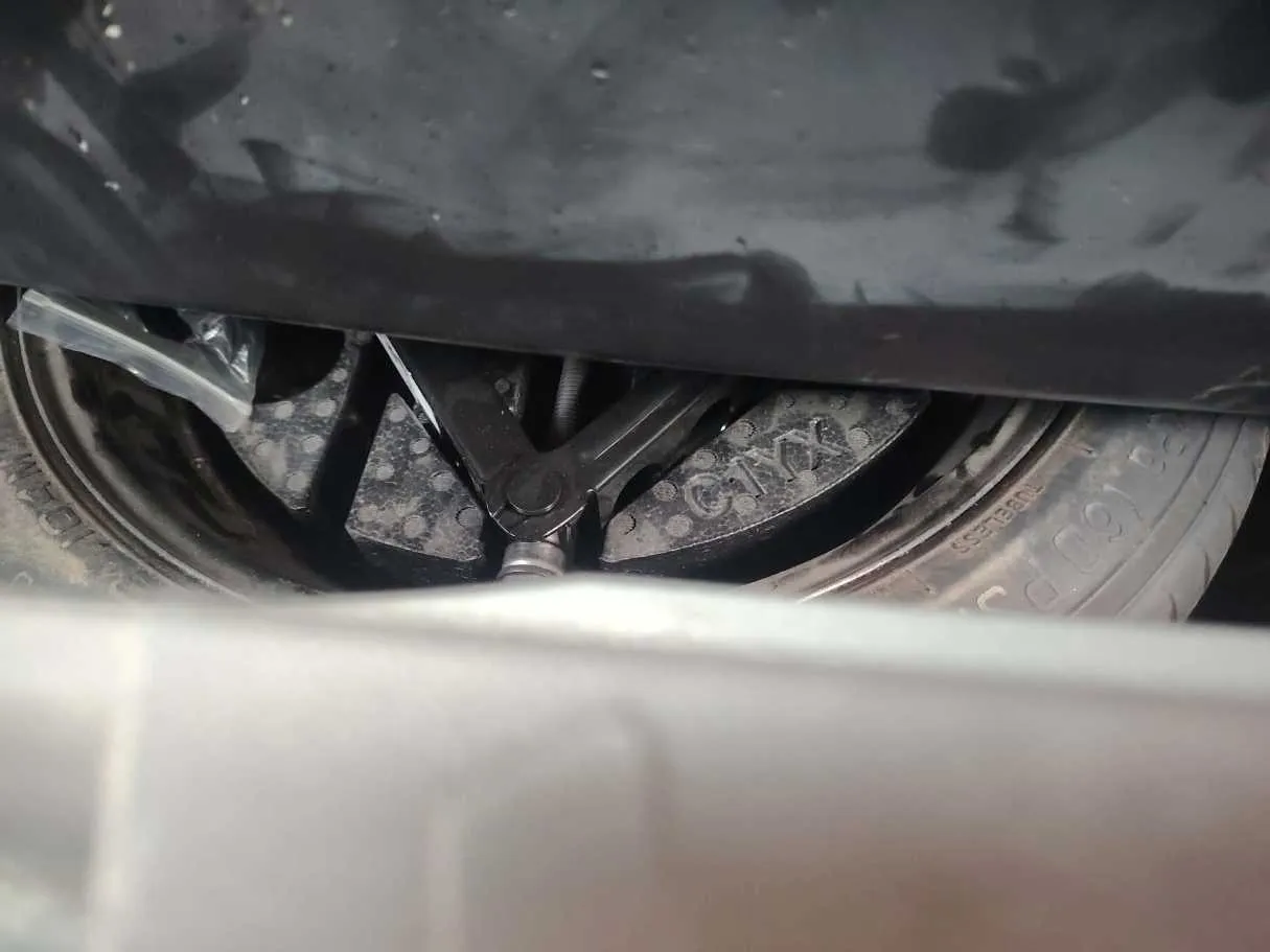 Car image 43