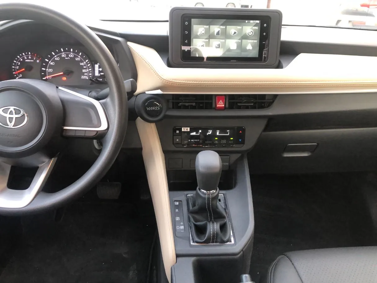 Car image 15