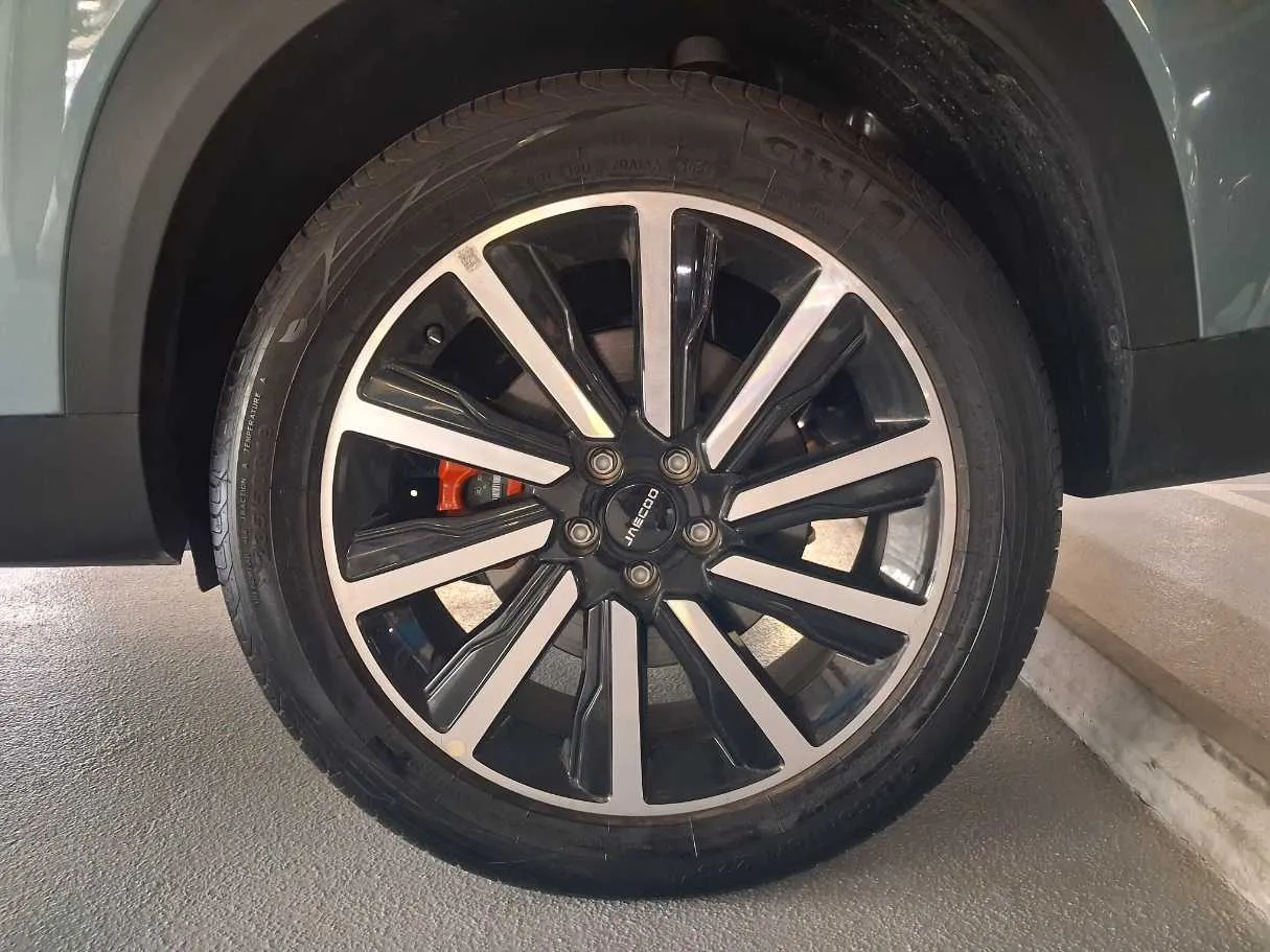 Car image 9