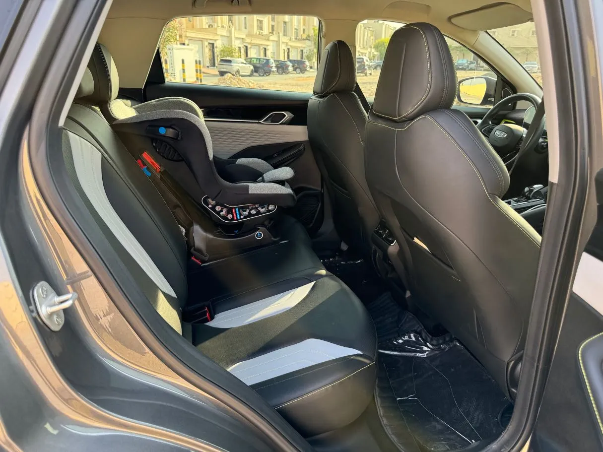 Car image 11