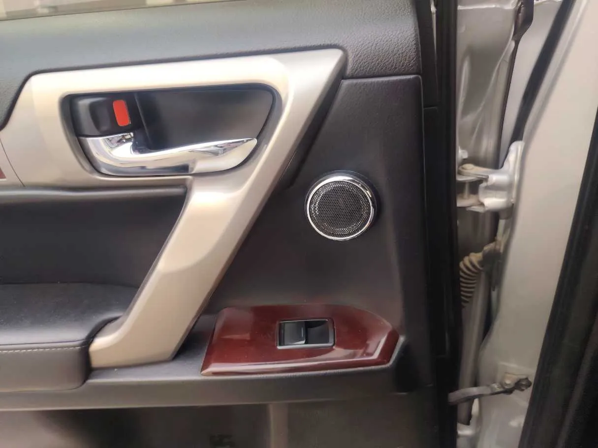 Car image 32