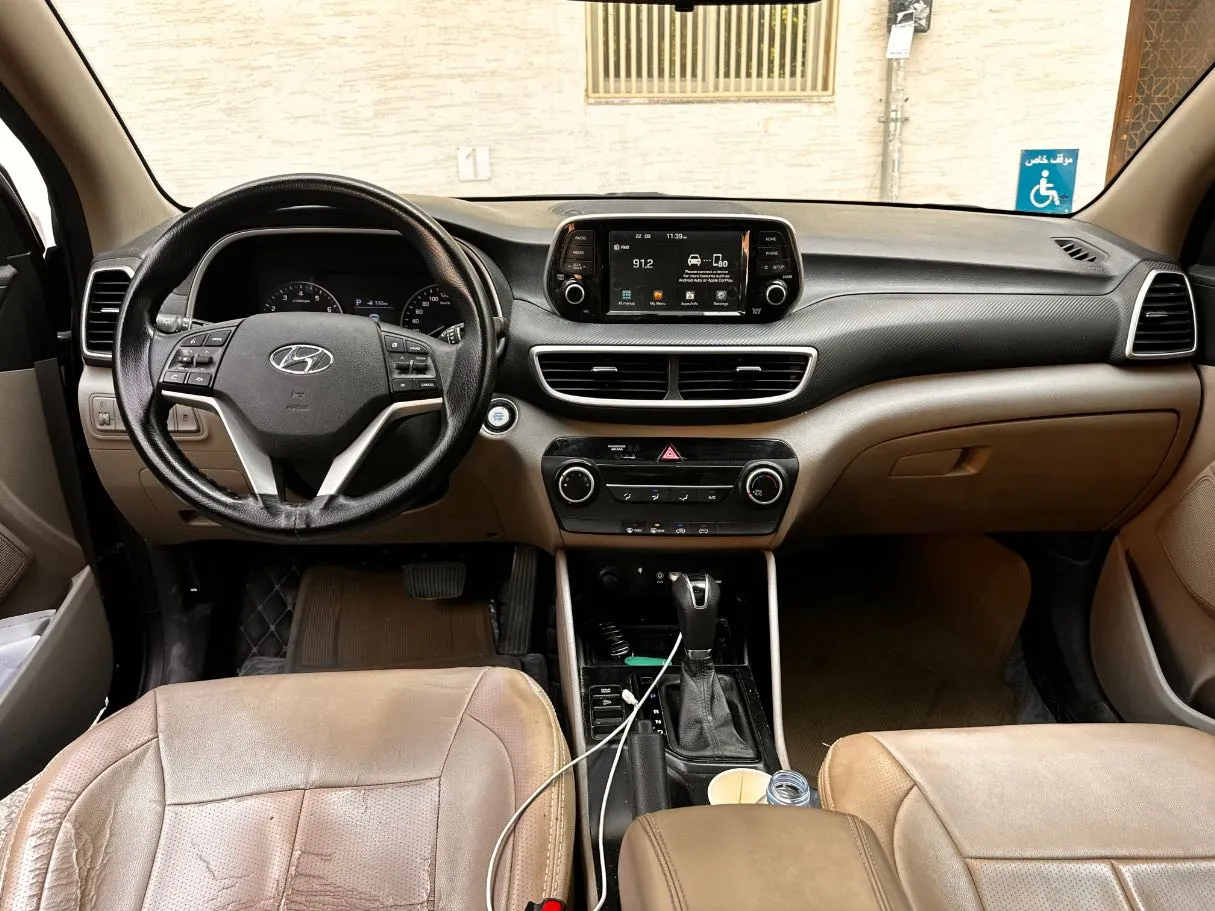 Car image 16