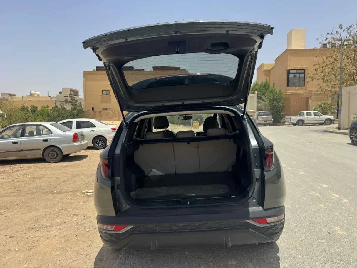 Car image 19